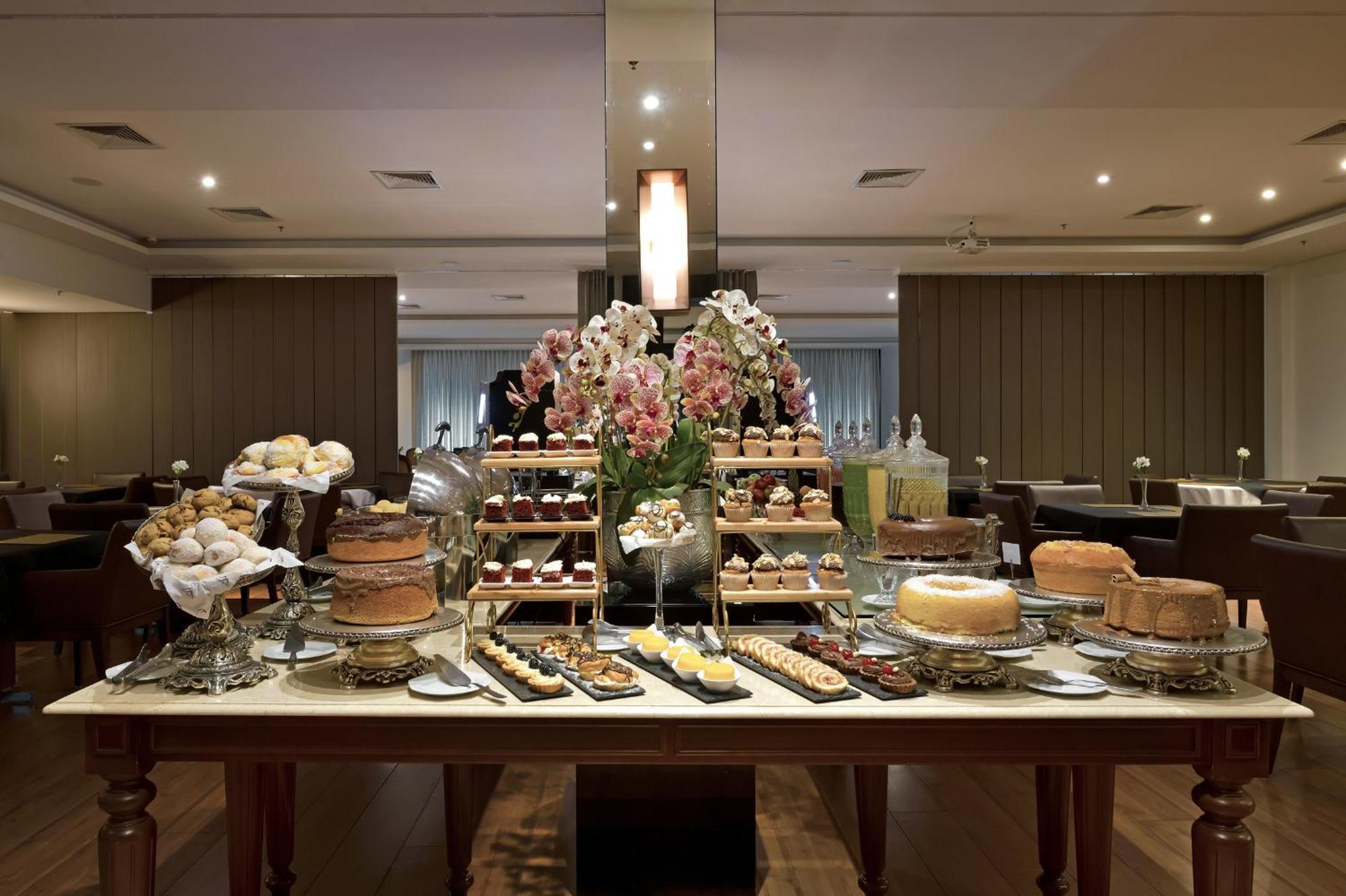Hotel Mont Blanc Premium Ribeirão Preto Εξωτερικό φωτογραφία A dessert buffet