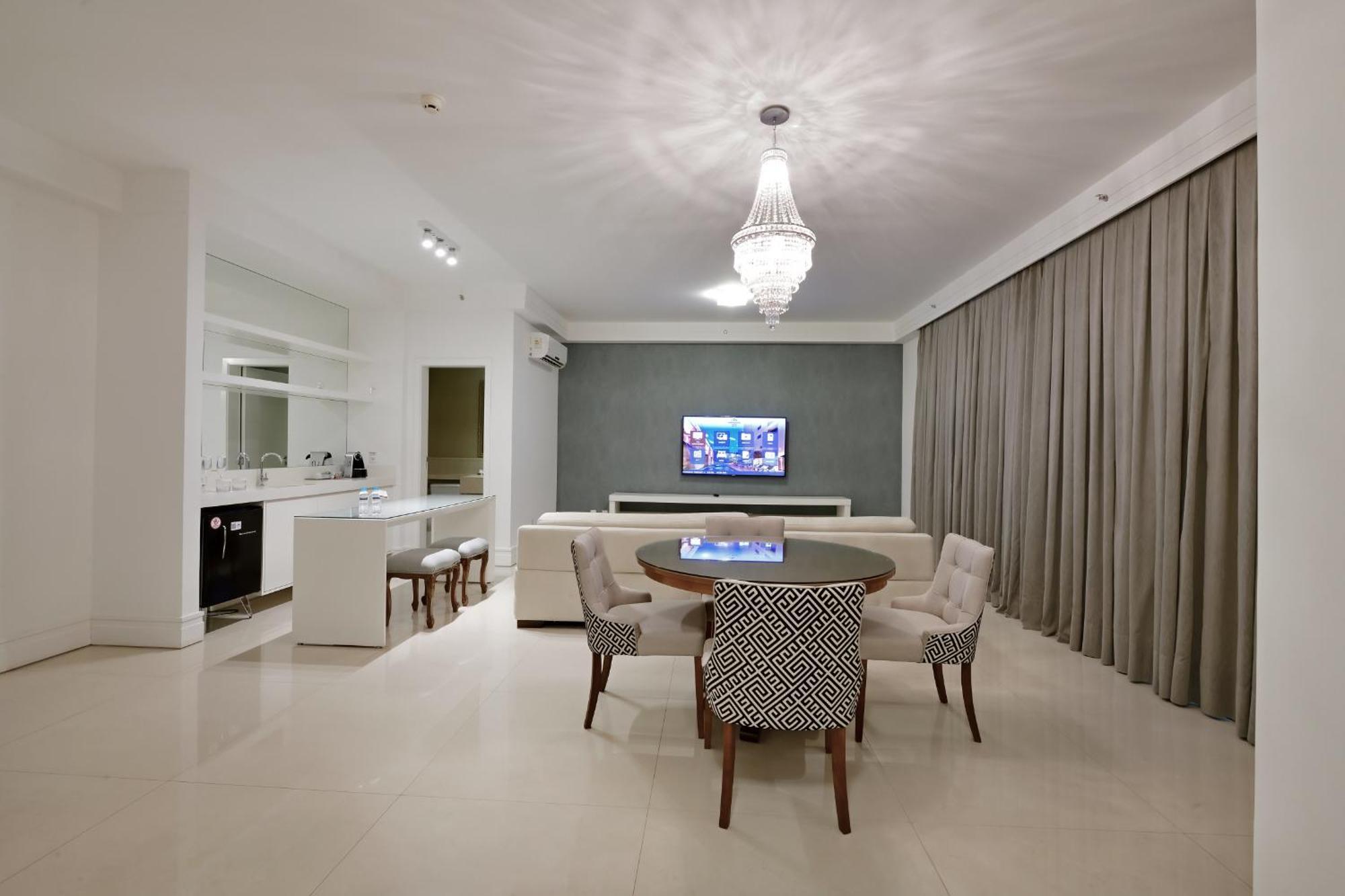 Hotel Mont Blanc Premium Ribeirão Preto Δωμάτιο φωτογραφία A suite at the Mandarin Oriental, Munich