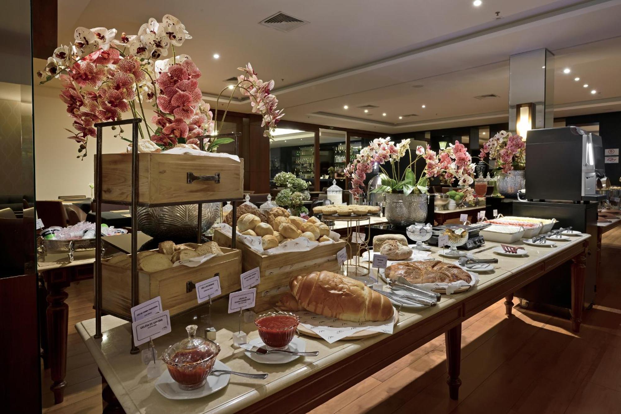 Hotel Mont Blanc Premium Ribeirão Preto Εξωτερικό φωτογραφία A buffet at a hotel