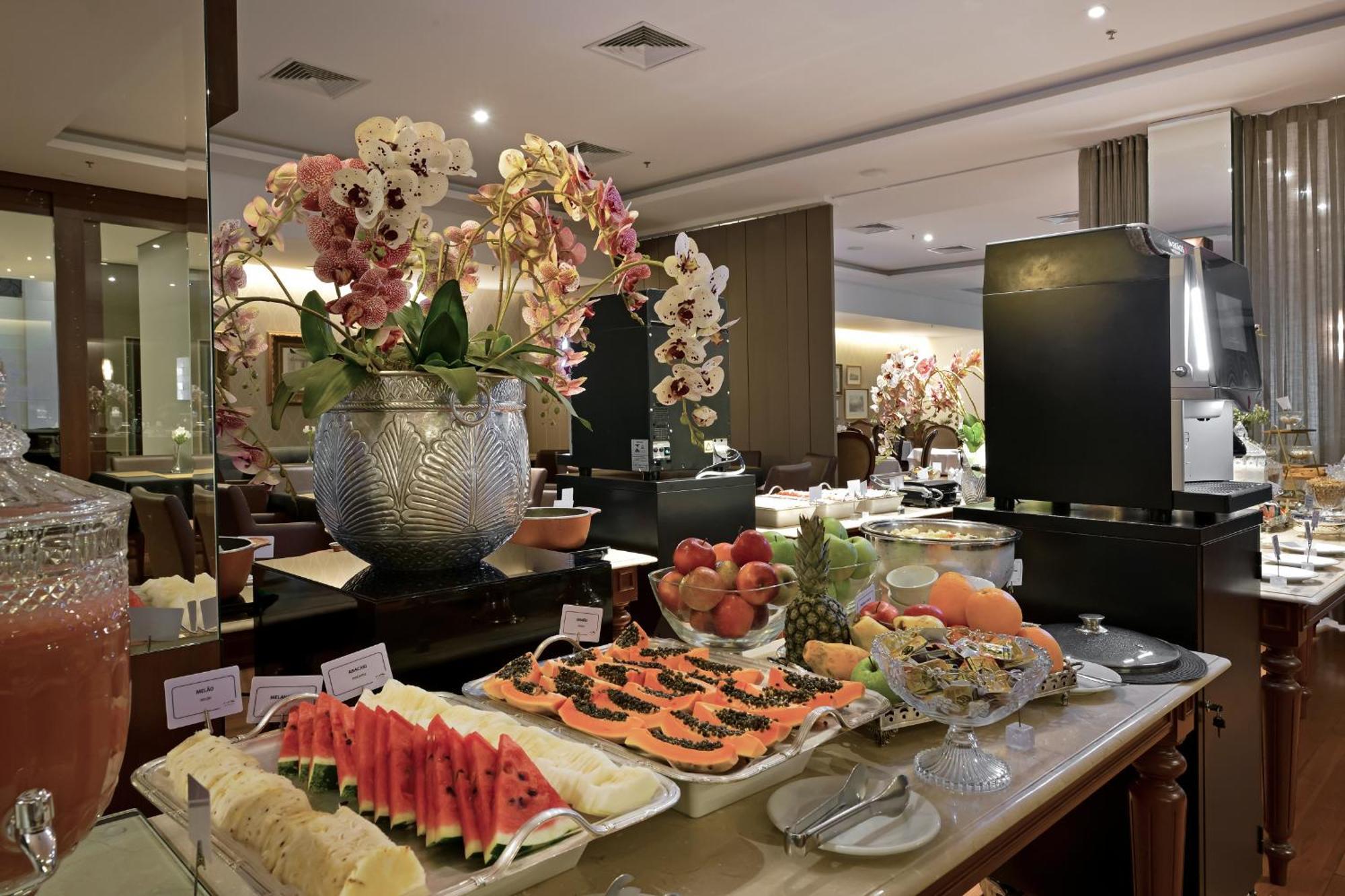 Hotel Mont Blanc Premium Ribeirão Preto Εξωτερικό φωτογραφία A fruit salad buffet