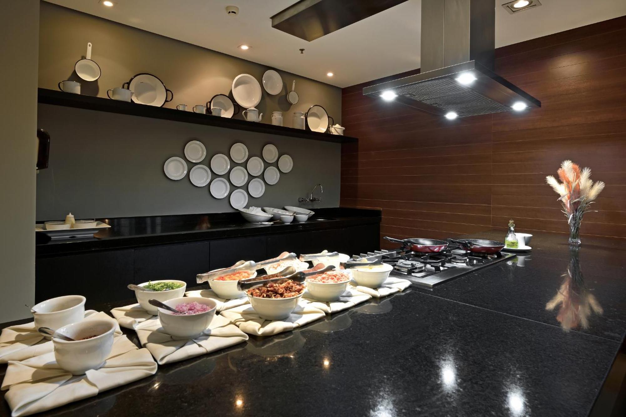 Hotel Mont Blanc Premium Ribeirão Preto Εξωτερικό φωτογραφία A buffet at a hotel