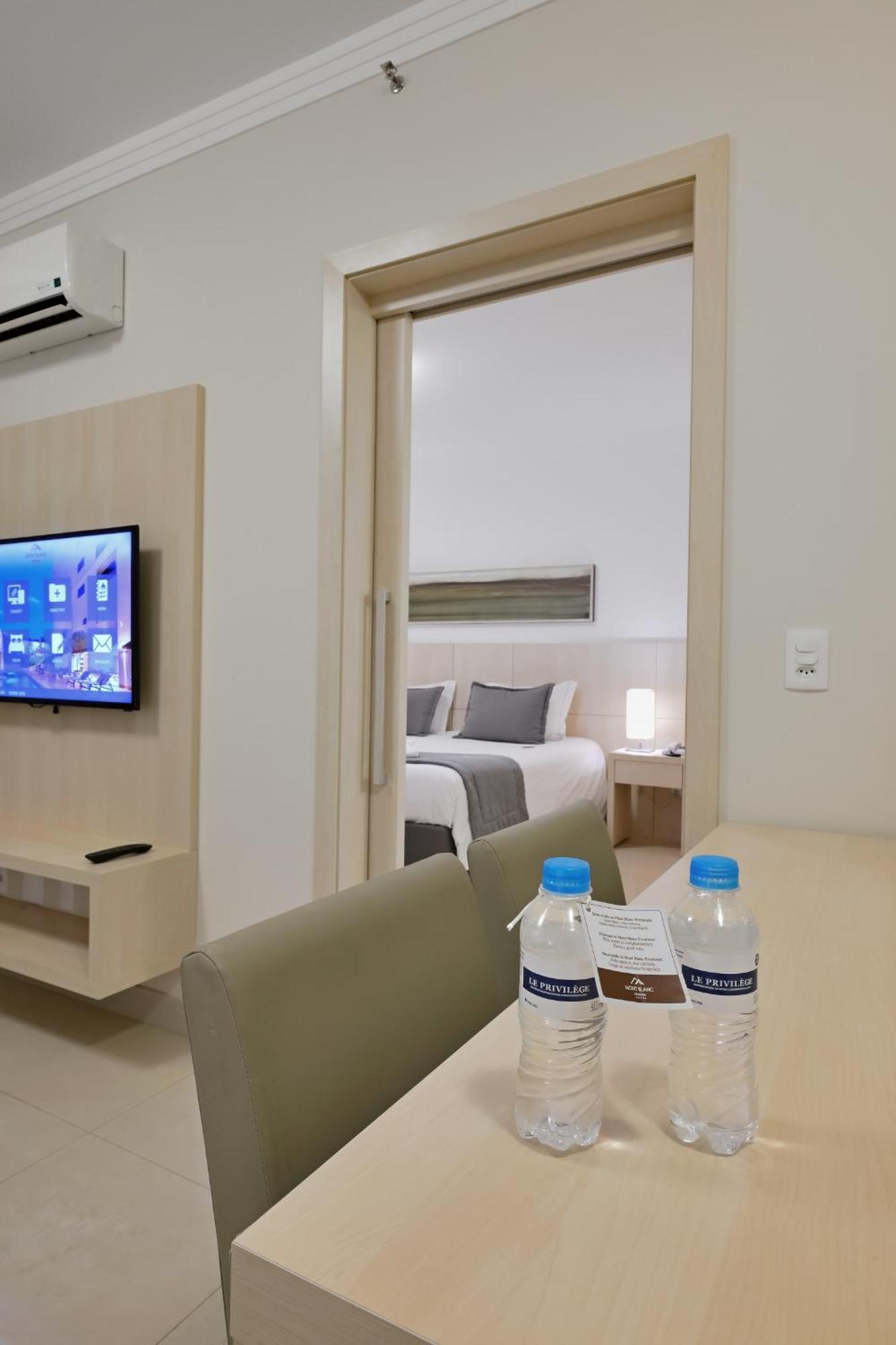 Hotel Mont Blanc Premium Ribeirão Preto Δωμάτιο φωτογραφία A room at the hotel