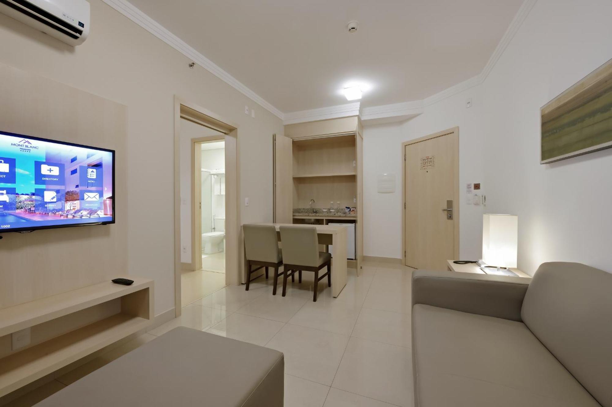 Hotel Mont Blanc Premium Ribeirão Preto Δωμάτιο φωτογραφία A typical apartment