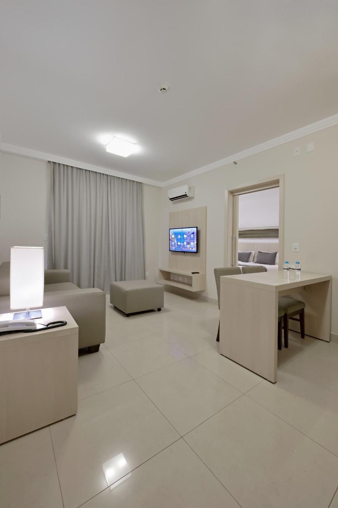 Hotel Mont Blanc Premium Ribeirão Preto Δωμάτιο φωτογραφία A room at the hotel
