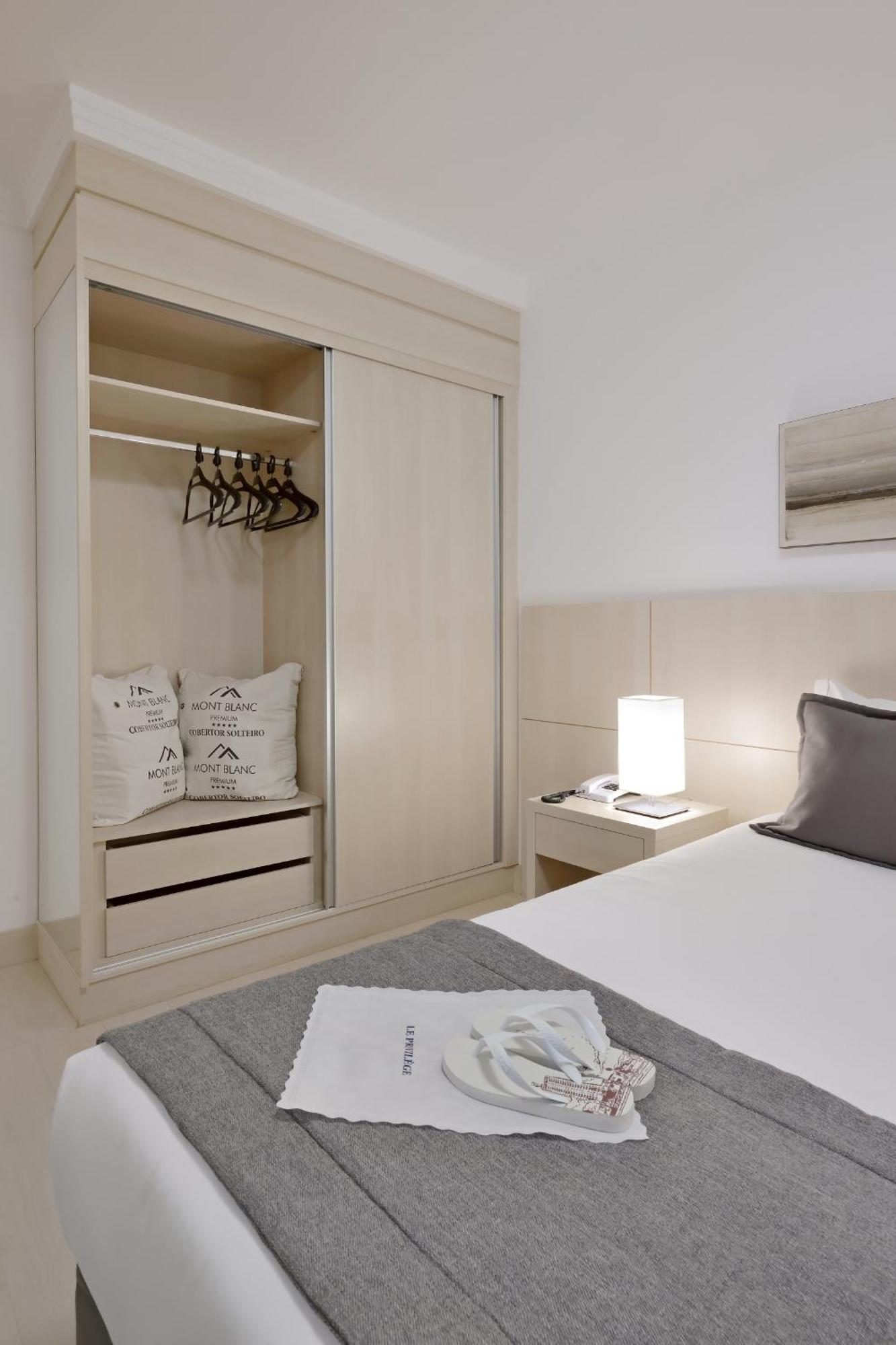 Hotel Mont Blanc Premium Ribeirão Preto Δωμάτιο φωτογραφία Sliding wardrobe